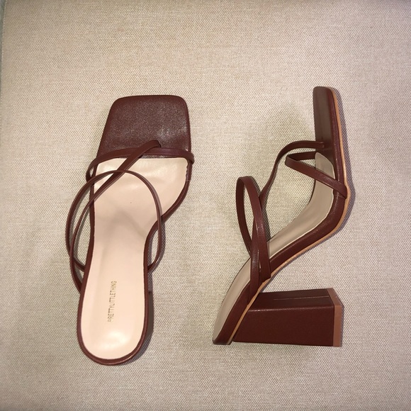 ❌SOLD❌PLT strappy block heels - Picture 3 of 4